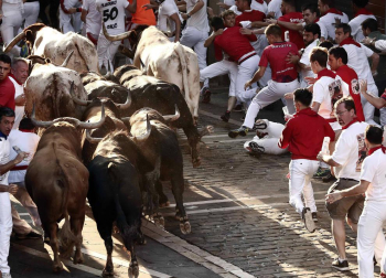 Imágenes del cuarto encierro de los Sanfermines 2018, con toros de la ganadería Fuente Ymbro.