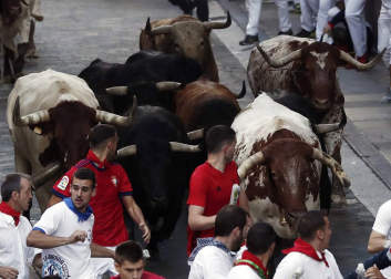 Imágenes del cuarto encierro de los Sanfermines 2018, con toros de la ganadería Fuente Ymbro.