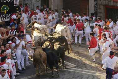 Imágenes del cuarto encierro de los Sanfermines 2018, con toros de la ganadería Fuente Ymbro.