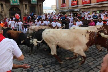 Imágenes del cuarto encierro de los Sanfermines 2018, con toros de la ganadería Fuente Ymbro.