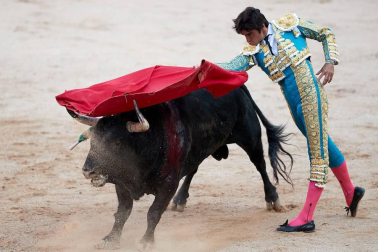 Faena de los toros de la ganadería Fuente Ymbro para los diestros Sebastián Castella, Miguel Ángel Perera y López Simón