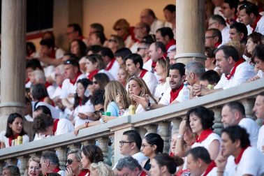 Público asistente a la Plaza de Toros de Pamplona durante la cuarta corrida de la Feria del Toro 2018.