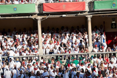 Público asistente a la Plaza de Toros de Pamplona durante la cuarta corrida de la Feria del Toro 2018.