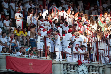 Público asistente a la Plaza de Toros de Pamplona durante la cuarta corrida de la Feria del Toro 2018.