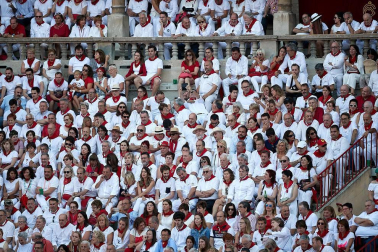 Público asistente a la Plaza de Toros de Pamplona durante la cuarta corrida de la Feria del Toro 2018.