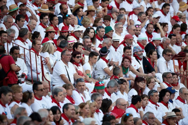 Público asistente a la Plaza de Toros de Pamplona durante la cuarta corrida de la Feria del Toro 2018.