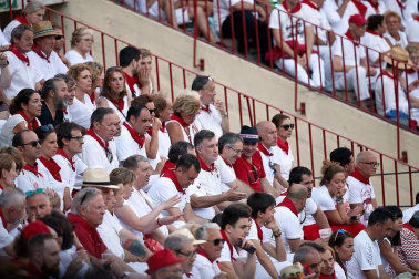 Público asistente a la Plaza de Toros de Pamplona durante la cuarta corrida de la Feria del Toro 2018.
