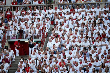 Público asistente a la Plaza de Toros de Pamplona durante la cuarta corrida de la Feria del Toro 2018.
