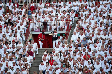 Público asistente a la Plaza de Toros de Pamplona durante la cuarta corrida de la Feria del Toro 2018.