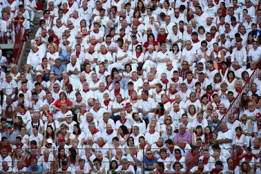 Público asistente a la Plaza de Toros de Pamplona durante la cuarta corrida de la Feria del Toro 2018.