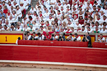 Público asistente a la Plaza de Toros de Pamplona durante la cuarta corrida de la Feria del Toro 2018.