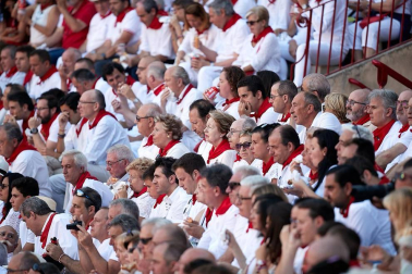 Público asistente a la Plaza de Toros de Pamplona durante la cuarta corrida de la Feria del Toro 2018.