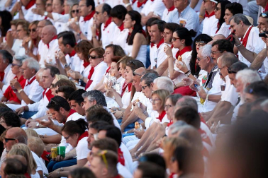 Público asistente a la Plaza de Toros de Pamplona durante la cuarta corrida de la Feria del Toro 2018.