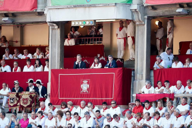 Público asistente a la Plaza de Toros de Pamplona durante la cuarta corrida de la Feria del Toro 2018.