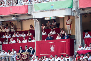 Público asistente a la Plaza de Toros de Pamplona durante la cuarta corrida de la Feria del Toro 2018.