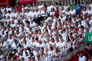 Público asistente a la Plaza de Toros de Pamplona durante la cuarta corrida de la Feria del Toro 2018.