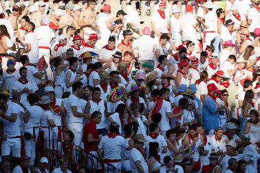 Público asistente a la Plaza de Toros de Pamplona durante la cuarta corrida de la Feria del Toro 2018.