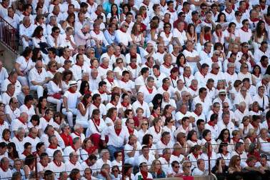 Público asistente a la Plaza de Toros de Pamplona durante la cuarta corrida de la Feria del Toro 2018.
