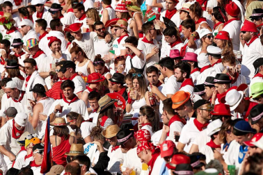 Público asistente a la Plaza de Toros de Pamplona durante la cuarta corrida de la Feria del Toro 2018.