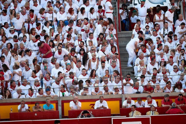 Público asistente a la Plaza de Toros de Pamplona durante la cuarta corrida de la Feria del Toro 2018.