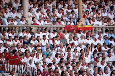 Público asistente a la Plaza de Toros de Pamplona durante la cuarta corrida de la Feria del Toro 2018.