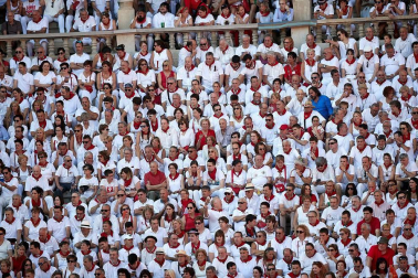 Público asistente a la Plaza de Toros de Pamplona durante la cuarta corrida de la Feria del Toro 2018.