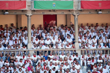 Público asistente a la Plaza de Toros de Pamplona durante la cuarta corrida de la Feria del Toro 2018.