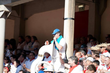 Público asistente a la Plaza de Toros de Pamplona durante la cuarta corrida de la Feria del Toro 2018.