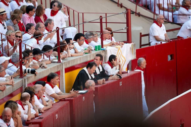 Público asistente a la Plaza de Toros de Pamplona durante la cuarta corrida de la Feria del Toro 2018.