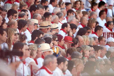 Público asistente a la Plaza de Toros de Pamplona durante la cuarta corrida de la Feria del Toro 2018.