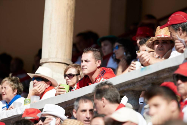 Público asistente a la Plaza de Toros de Pamplona durante la cuarta corrida de la Feria del Toro 2018.
