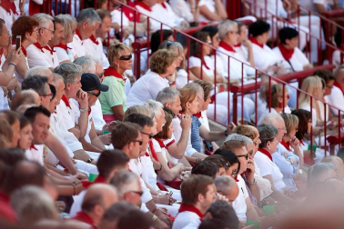 Público asistente a la Plaza de Toros de Pamplona durante la cuarta corrida de la Feria del Toro 2018.