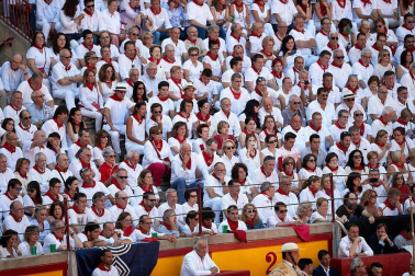 Público asistente a la Plaza de Toros de Pamplona durante la cuarta corrida de la Feria del Toro 2018.