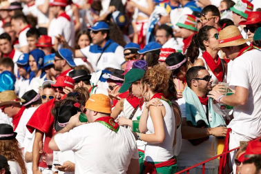 Público asistente a la Plaza de Toros de Pamplona durante la cuarta corrida de la Feria del Toro 2018.