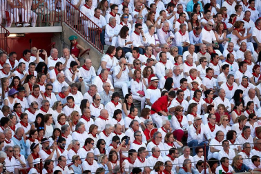 Público asistente a la Plaza de Toros de Pamplona durante la cuarta corrida de la Feria del Toro 2018.