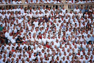 Público asistente a la Plaza de Toros de Pamplona durante la cuarta corrida de la Feria del Toro 2018.