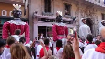 Salida de los gigantes en San Fermín