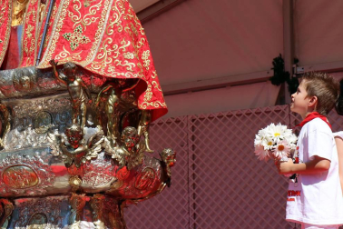 Imágenes de la ofrenda floral a San Fermín en San Lorenzo durante los Sanfermines 2018.