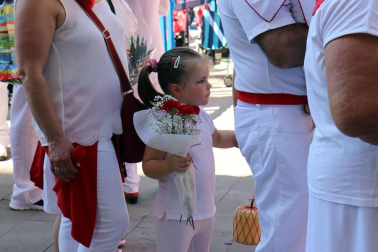Imágenes de la ofrenda floral a San Fermín en San Lorenzo durante los Sanfermines 2018.