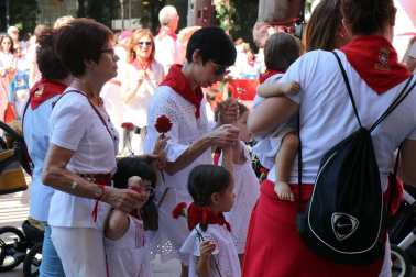 Imágenes de la ofrenda floral a San Fermín en San Lorenzo durante los Sanfermines 2018.