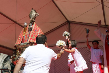 Imágenes de la ofrenda floral a San Fermín en San Lorenzo durante los Sanfermines 2018.