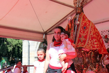 Imágenes de la ofrenda floral a San Fermín en San Lorenzo durante los Sanfermines 2018.