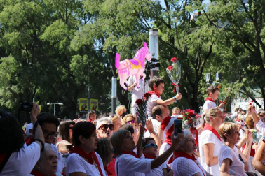 Imágenes de la ofrenda floral a San Fermín en San Lorenzo durante los Sanfermines 2018.