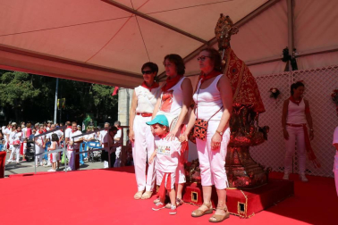 Imágenes de la ofrenda floral a San Fermín en San Lorenzo durante los Sanfermines 2018.