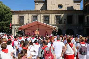 Imágenes de la ofrenda floral a San Fermín en San Lorenzo durante los Sanfermines 2018.