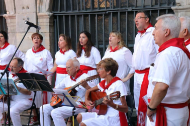 Imágenes de la ofrenda floral a San Fermín en San Lorenzo durante los Sanfermines 2018.
