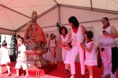 Imágenes de la ofrenda floral a San Fermín en San Lorenzo durante los Sanfermines 2018.