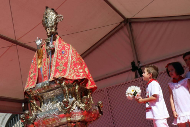 Imágenes de la ofrenda floral a San Fermín en San Lorenzo durante los Sanfermines 2018.