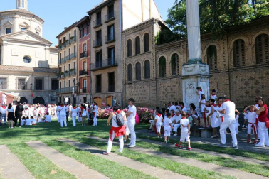 Imágenes de la ofrenda floral a San Fermín en San Lorenzo durante los Sanfermines 2018.