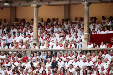 Público asistente a la Plaza de Toros de Pamplona durante la cuarta corrida de la Feria del Toro 2018.